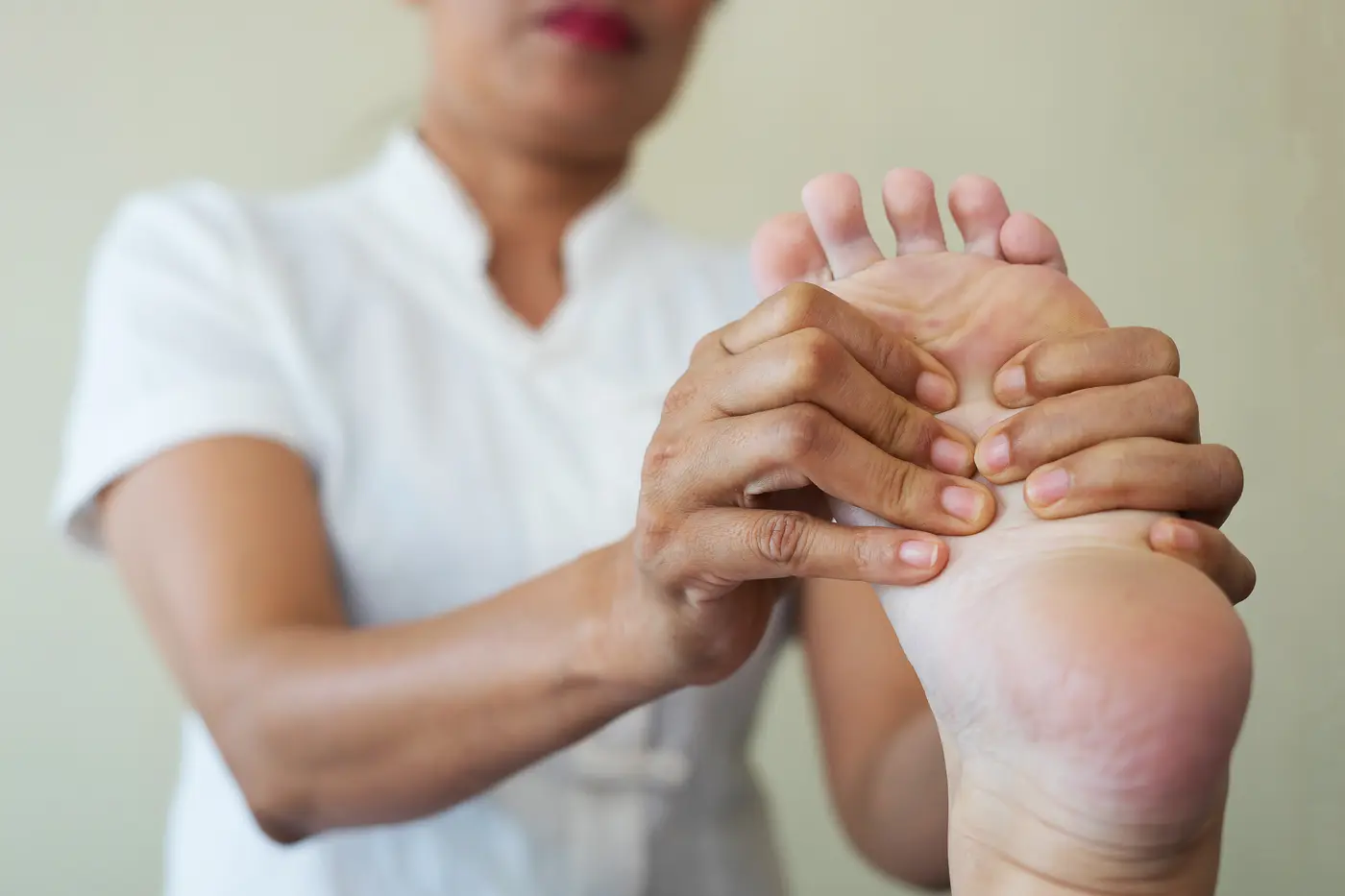 Equipment and setup for a foot reflex (reflexology massage).