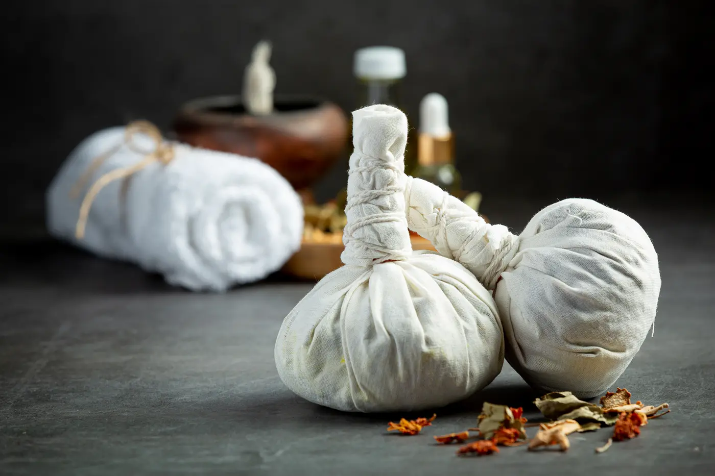 Equipment and setup for a herbal ball massage.