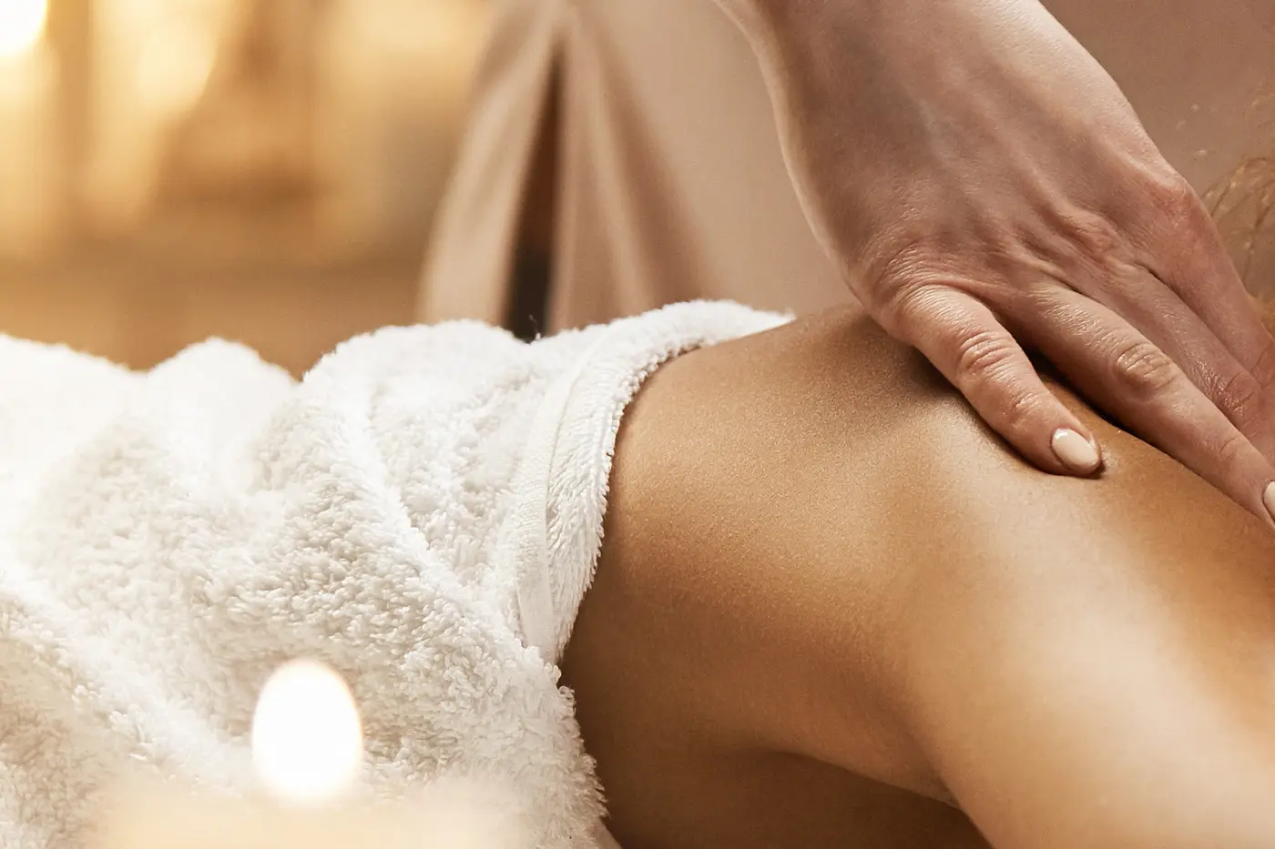Massage and spa treatment, illustration 17 of 19.